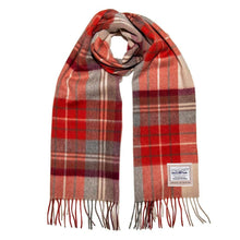 Carica l'immagine nel visualizzatore di Gallery, Sciarpa tartan in pura lana: Russet Check