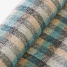Carica l'immagine nel visualizzatore di Gallery, Sciarpa Lambswool: Black and White Dogtooth / Medium