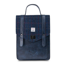 Carica l'immagine nel visualizzatore di Gallery, Lo zaino Carloway: Navy Over-Check