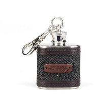 Carica l'immagine nel visualizzatore di Gallery, Fiaschetta in tweed: Grey Box Herringbone