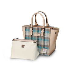 Carica l'immagine nel visualizzatore di Gallery, Borsa The Medium Caillie: Chestnut Tartan