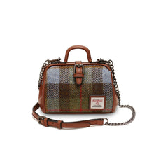 Carica l'immagine nel visualizzatore di Gallery, La borsa Harris Tweed Mini Doctor: Blue Tartan
