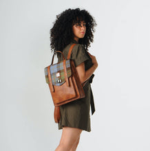 Carica l'immagine nel visualizzatore di Gallery, Lo zaino in Harris Twedd Carloway: Chestnut-Blue Tartan