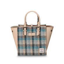 Carica l'immagine nel visualizzatore di Gallery, Borsa The Medium Cailliein Harris Tweed®: Black Watch