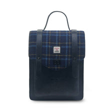 Carica l'immagine nel visualizzatore di Gallery, Lo zaino Carloway: Navy Tartan