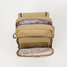 Carica l'immagine nel visualizzatore di Gallery, Marsupio Donna in Harris Tweed® - Baby Jura Crossbody: Yellow Dogtooth
