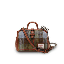 Carica l'immagine nel visualizzatore di Gallery, La borsa Harris Tweed Mini Doctor: Blue Tartan