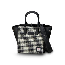 Carica l'immagine nel visualizzatore di Gallery, Borsa The Medium Caillie: Black and Grey Herringbone
