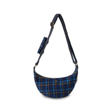 Carica l'immagine nel visualizzatore di Gallery, BORSA TRACOLLA MODELLO LUNA IN HARRIS TWEED: Navy Tartan