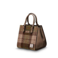 Carica l'immagine nel visualizzatore di Gallery, Borsa The Medium Caillie: Fuchsia Tartan