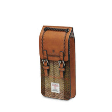 Carica l'immagine nel visualizzatore di Gallery, La borsa per telefono IN Harris Tweed®: Black Watch