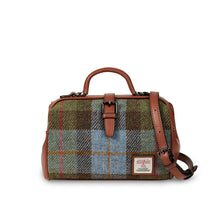 Carica l'immagine nel visualizzatore di Gallery, La borsa da medico media: Chestnut Blue Tartan
