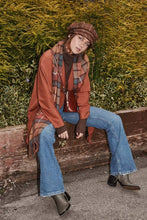Carica l'immagine nel visualizzatore di Gallery, Sciarpa tartan in pura lana: Country Purple and Tan