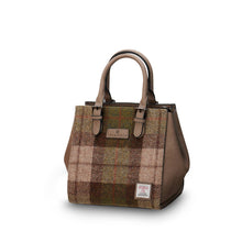 Carica l'immagine nel visualizzatore di Gallery, Borsa The Medium Cailliein Harris Tweed®: Black Watch