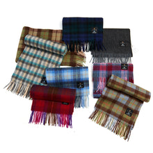 Carica l'immagine nel visualizzatore di Gallery, Sciarpa Lambswool: Chestnut Tartan / Small