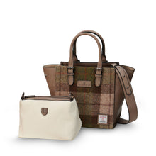 Carica l'immagine nel visualizzatore di Gallery, Borsa The Medium Caillie: Chestnut Tartan