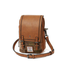 Carica l'immagine nel visualizzatore di Gallery, Marsupio Donna in Harris Tweed® - Baby Jura Crossbody: Chestnut Tartan