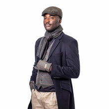 Carica l'immagine nel visualizzatore di Gallery, Guanti in tweed con motivo tartan: Grey Box Herringbone