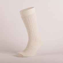 Carica l'immagine nel visualizzatore di Gallery, Calzini da passeggio Merino Mix - 2: Red Box Check and Grey Marl