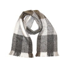 Carica l&#39;immagine nel visualizzatore di Gallery, Sciarpa grande in tweed a spina di pesce: Blush Tweed
