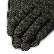 Carica l'immagine nel visualizzatore di Gallery, Guanti Harris Tweed® da uomo: Black-Grey Herringbone / S
