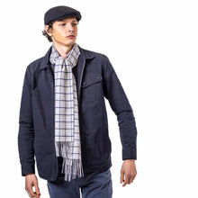 Carica l&#39;immagine nel visualizzatore di Gallery, Sciarpa in lana con motivo tartan: Navy / Grey
