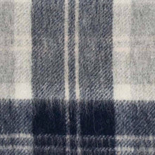 Carica l&#39;immagine nel visualizzatore di Gallery, Sciarpa tartan in pura lana: Mackellar Natural
