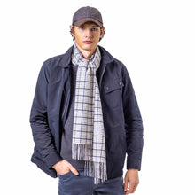 Carica l&#39;immagine nel visualizzatore di Gallery, Sciarpa in lana con motivo tartan: Navy / Grey

