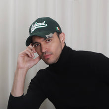 Carica l'immagine nel visualizzatore di Gallery, Cappellino da baseball verde scuro con apribottiglie
