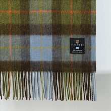 Carica l&#39;immagine nel visualizzatore di Gallery, Magnifica Coperta in lana d&#39;agnello: colore Chestnut and Blue Tartan
