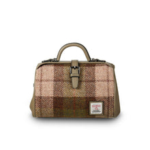 Carica l'immagine nel visualizzatore di Gallery, La borsa da medico media: Chestnut Tartan
