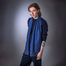 Carica l&#39;immagine nel visualizzatore di Gallery, Sciarpa in pura lana a spina di pesce: Rose Pink
