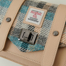 Carica l'immagine nel visualizzatore di Gallery, La Mini Cartella in Pelle: Chestnut Tartan
