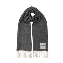 Carica l&#39;immagine nel visualizzatore di Gallery, Sciarpa in pura lana a spina di pesce: Rose Pink
