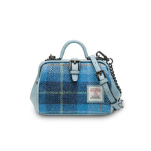 Carica l'immagine nel visualizzatore di Gallery, La borsa Harris Tweed Mini Doctor: Pink Blue Tartan
