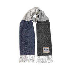Carica l&#39;immagine nel visualizzatore di Gallery, Sciarpa in lana con motivo tartan: Navy / Grey
