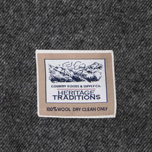Carica l&#39;immagine nel visualizzatore di Gallery, Sciarpa in lana con motivo tartan: Navy / Grey
