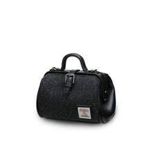 Carica l&#39;immagine nel visualizzatore di Gallery, La borsa Mini Doctor: Black Herringbone
