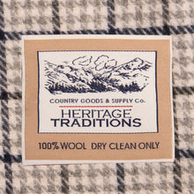 Carica l&#39;immagine nel visualizzatore di Gallery, Sciarpa in lana con motivo tartan: Navy / Grey

