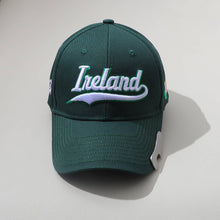 Carica l'immagine nel visualizzatore di Gallery, Cappellino da baseball verde scuro con apribottiglie
