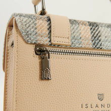 Carica l'immagine nel visualizzatore di Gallery, La Mini Cartella in Pelle: Chestnut Tartan
