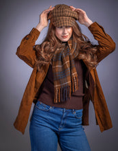 Carica l&#39;immagine nel visualizzatore di Gallery, Cappello da giornalaio a quadri Women&#39;s Heritage: Tan Mix Check
