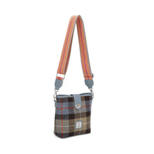 Carica l'immagine nel visualizzatore di Gallery, Borsa a tracolla Harris Tweed Buchanan 7113
