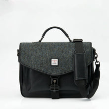 Carica l&#39;immagine nel visualizzatore di Gallery, La borsa per laptop: Navy Over-Check
