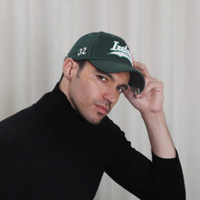 Carica l'immagine nel visualizzatore di Gallery, Cappellino da baseball verde scuro con apribottiglie
