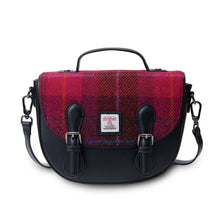 Carica l&#39;immagine nel visualizzatore di Gallery, Borsa a tracolla The Medium Cobble: Fuchsia Tartan
